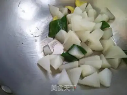 Make A white radish with shrimp step 3