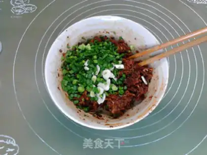 Make Frozen mushroom beef, black wheat pie step 4