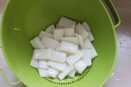 Make Cinnamon flower cake step 2