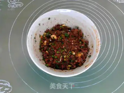Make Frozen mushroom beef, black wheat pie step 5