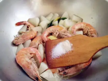 Make A white radish with shrimp step 6