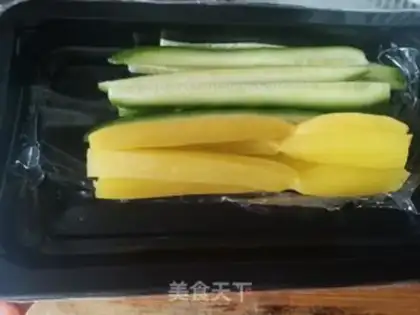Make Triangular sushi step 2