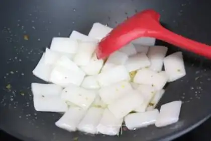 Make Cinnamon flower cake step 4