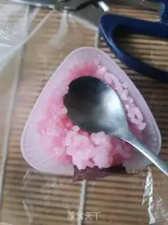 Make Triangular sushi step 5