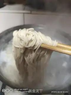 Make Shrimp oil tofu noodles step 1