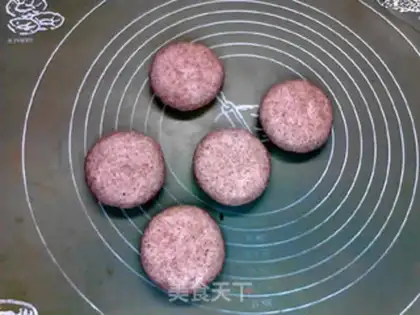 Make Frozen mushroom beef, black wheat pie step 15
