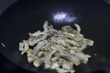 Make Black pepper fried mushrooms step 5