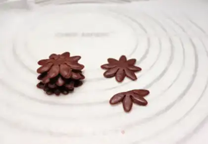 Make Christmas pine cookies step 8