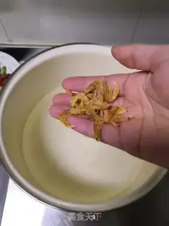 Make Shrimp-skin soup step 2