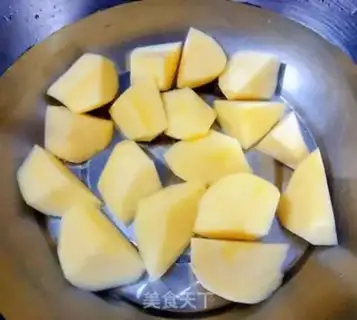 Make Apricot, potato carrot, chicken leg step 1