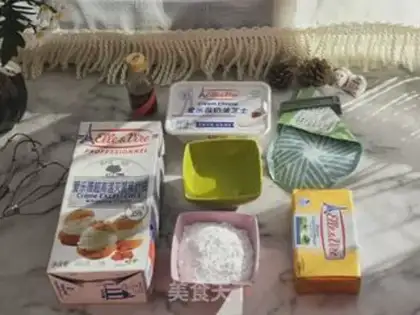 Make "Christmas cookies with tea and cream." step 0