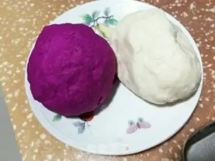 Make The radish meat dumplings step 1