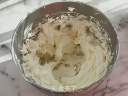 Make "Christmas cookies with tea and cream." step 4