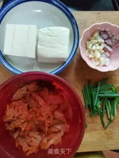 Make Spicy cabbage and tofu step 0
