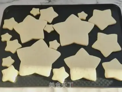 Make "Christmas cookies with tea and cream." step 9