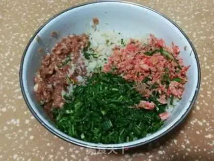 Make The radish meat dumplings step 9