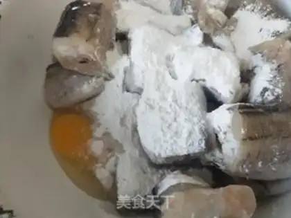 Make Mingtae fish stewed radish step 1
