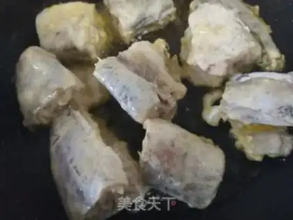 Make Mingtae fish stewed radish step 2