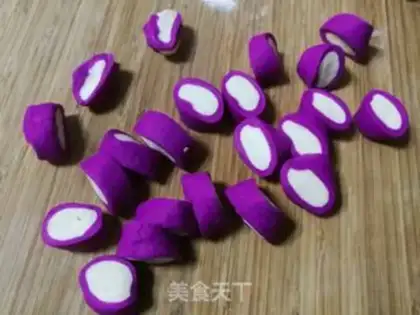 Make The radish meat dumplings step 13