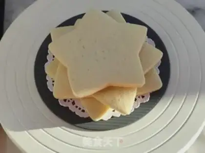 Make "Christmas cookies with tea and cream." step 16