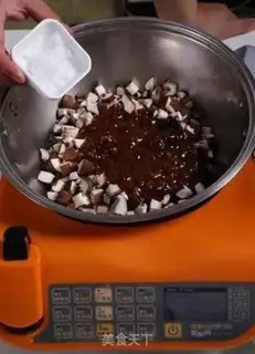 Make Homemade and delicious mushroom sauce step 1