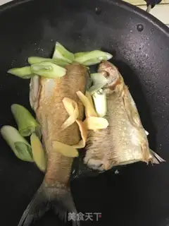 Make Soy sauce, white fish step 3