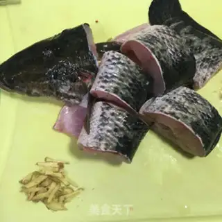Make Tofu stewed black fish step 1