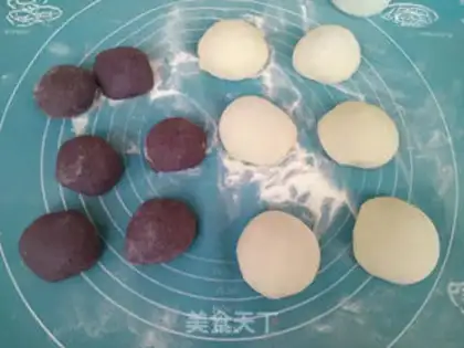 Make Flower buns step 4