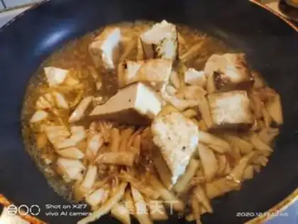 Make Snow pickle tofu noodles step 3