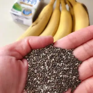 Make Banana Qia seed milkshake step 0