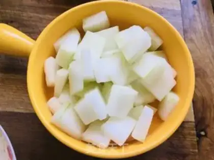 Make A seametrium fan soup step 1