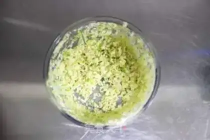 Make Spicy, garlic eggs step 2