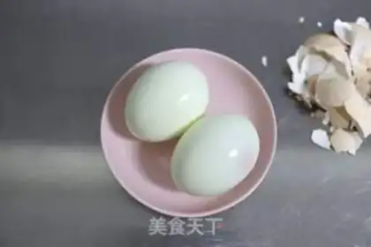 Make Spicy, garlic eggs step 3