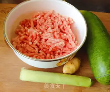 Make Roach pork dumplings step 0