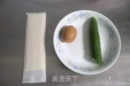 Make Egg cucumber noodles step 0