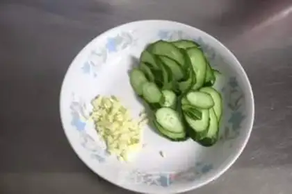Make Egg cucumber noodles step 1