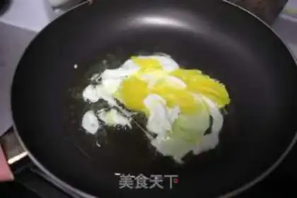 Make Egg cucumber noodles step 2