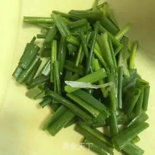 Make Onion eggs and broccoli step 1