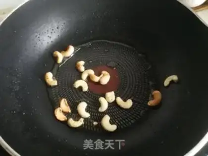 Make Cashew-fruit hand-measure step 4