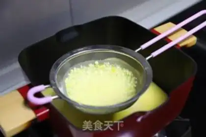 Make A yellow milk pie step 2