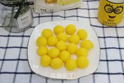 Make A yellow milk pie step 5