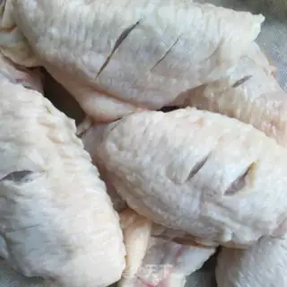 Make Spicy shrimp chicken wings step 1