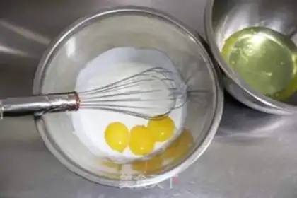 Make No sour cream cake step 2
