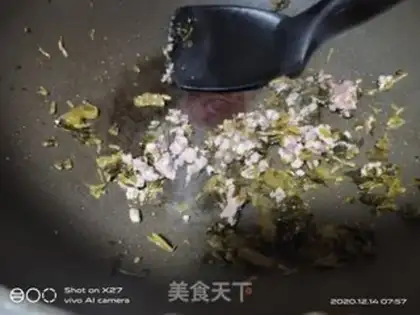 Make Snow gravy meat fried rice step 1
