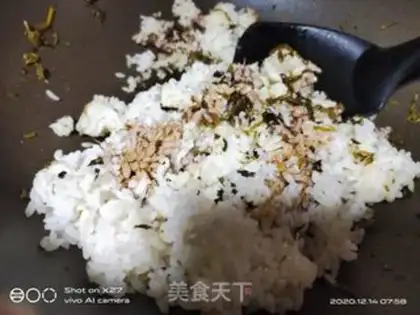 Make Snow gravy meat fried rice step 3