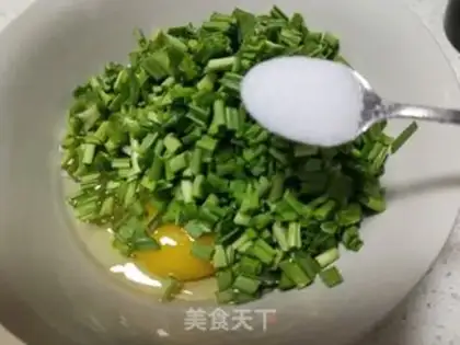 Make Garlic fried eggs step 4