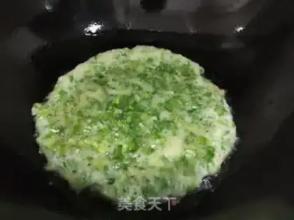 Make Garlic fried eggs step 6