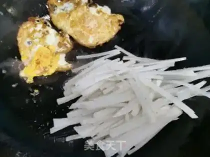 Make Fried egg radish soup step 1