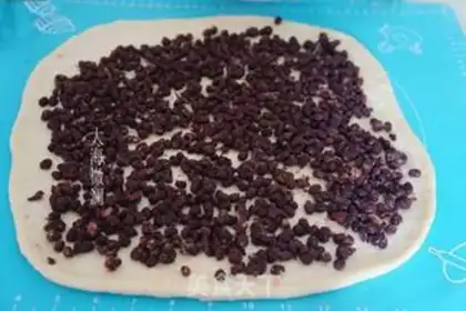 Make Vanilla red bean roll step 4