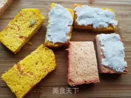 Make Potato toast with fried eggs step 3